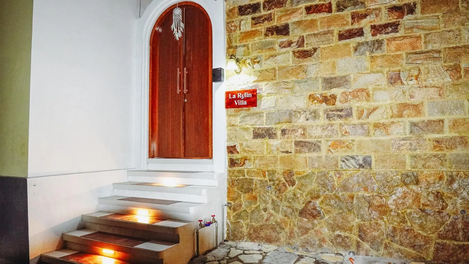 La Rylin Villa Kuta Lombok